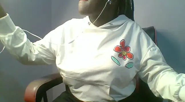 Snapshot of pretty_almah chatting on December 4, 2024, 7:01 pm pretty almah online show from December 4, 2024, 7:01 pm