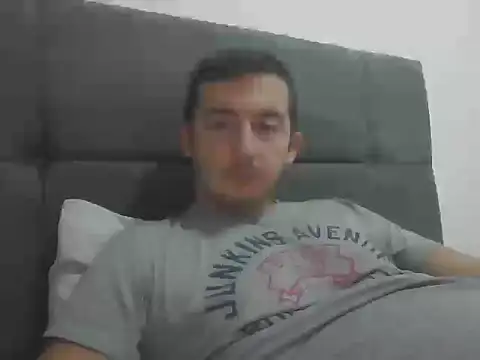 laynufff online show from October 15, 2025, 6:41 pm