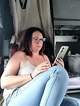 cuplubijoanna online show from November 7, 2025, 9:42 am