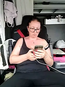 cuplubijoanna online show from April 18, 2026, 9:13 am