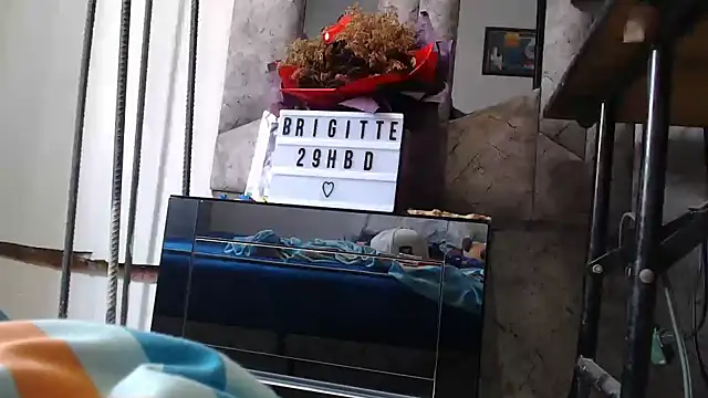 Snapshot of yohatinelly07 chatting on September 25, 2025, 5:38 pm yohatinelly07 online show from September 25, 2025, 5:38 pm