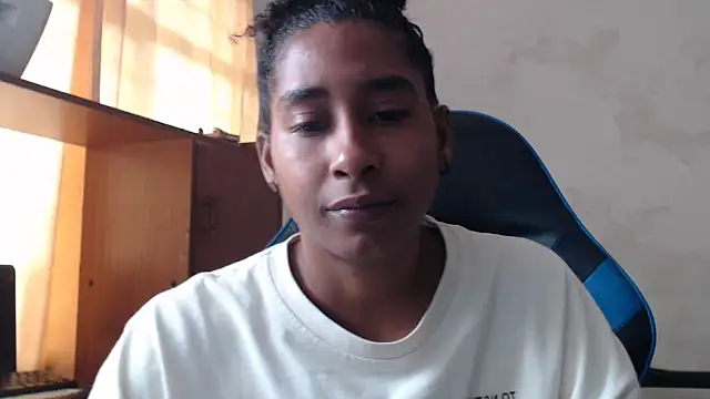 Snapshot of yohatinelly07 chatting on November 17, 2025, 2:34 pm yohatinelly07 online show from November 17, 2025, 2:34 pm