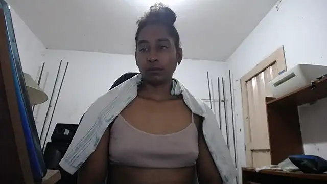 Snapshot of yohatinelly07 chatting on November 28, 2025, 8:28 am yohatinelly07 online show from November 28, 2025, 8:28 am