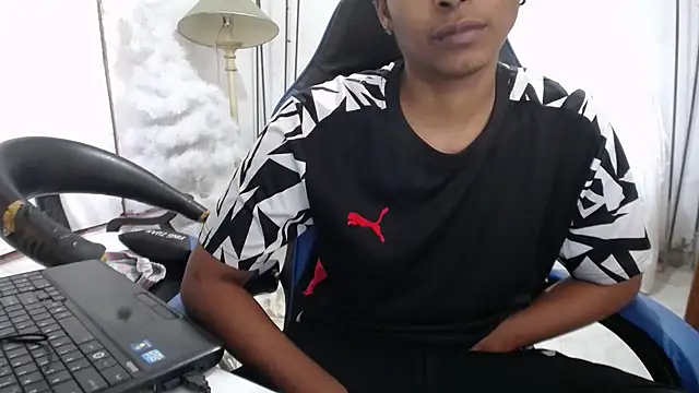 Snapshot of yohatinelly07 chatting on November 28, 2025, 8:33 pm yohatinelly07 online show from November 28, 2025, 8:33 pm