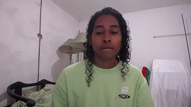 Snapshot of yohatinelly07 chatting on December 4, 2025, 12:58 pm yohatinelly07 online show from December 4, 2025, 12:58 pm