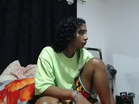 Snapshot of yohatinelly07 chatting on December 16, 2025, 2:16 am yohatinelly07 online show from December 16, 2025, 2:16 am