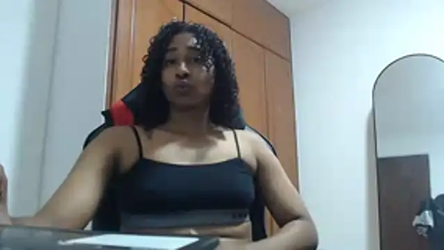 Snapshot of yohatinelly07 chatting on January 18, 2026, 1:42 am yohatinelly07 online show from January 18, 2026, 1:42 am