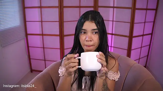 its lola24 online show from January 8, 2025, 11:32 am