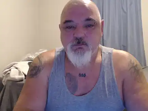 Newfiesausage1972 online show from January 14, 2025, 12:35 pm