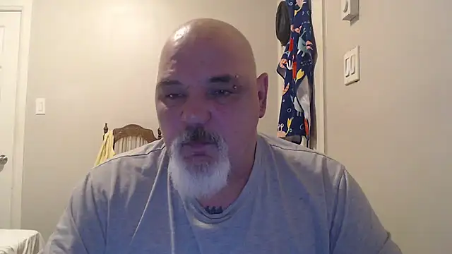 Newfiesausage1972 online show from February 9, 2025, 2:18 pm