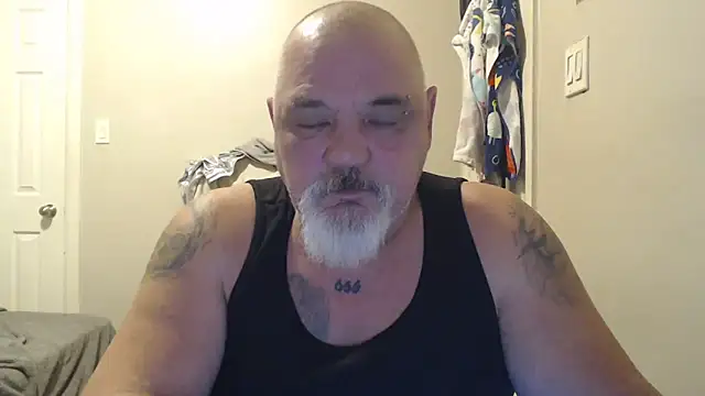 Newfiesausage1972 online show from February 15, 2025, 4:56 pm