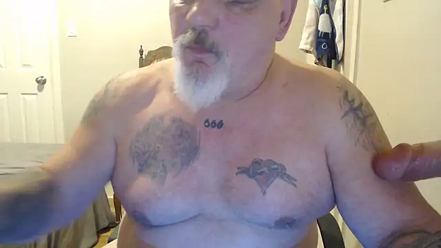 Newfiesausage1972 online show from March 2, 2025, 2:54 pm