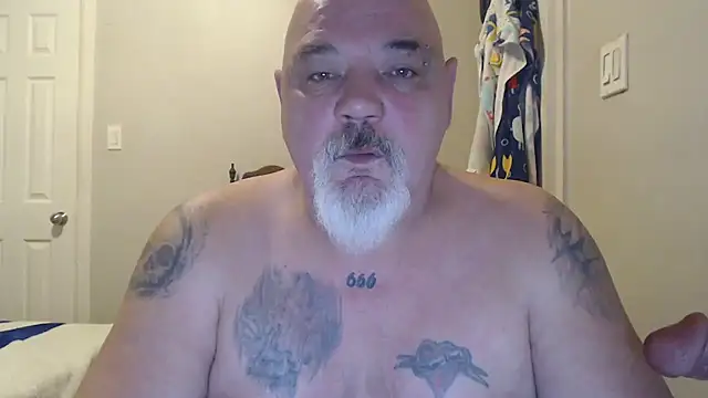 Newfiesausage1972 online show from March 17, 2025, 1:08 pm