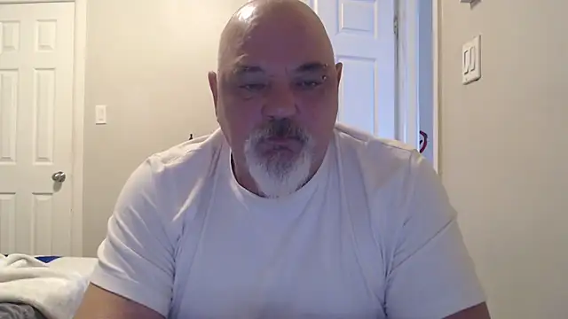 Newfiesausage1972 online show from March 20, 2025, 1:26 pm