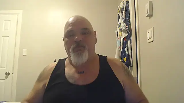 Newfiesausage1972 online show from March 22, 2025, 1:22 am