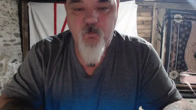 Newfiesausage1972 online show from January 15, 2026, 11:48 am