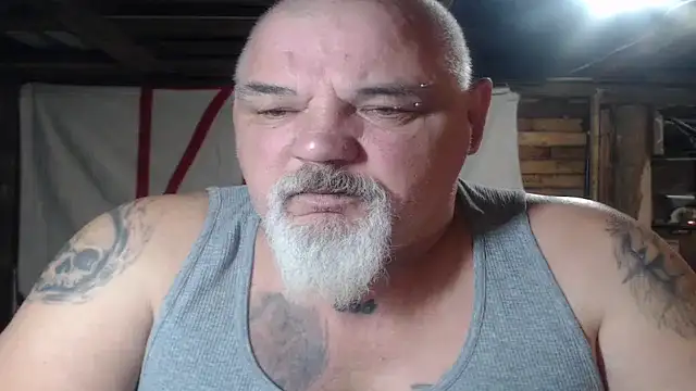 Newfiesausage1972 online show from March 14, 2026, 9:04 am