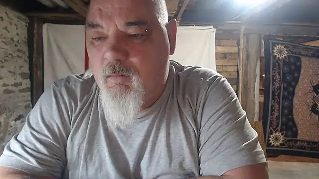 Newfiesausage1972 online show from April 11, 2026, 7:56 am