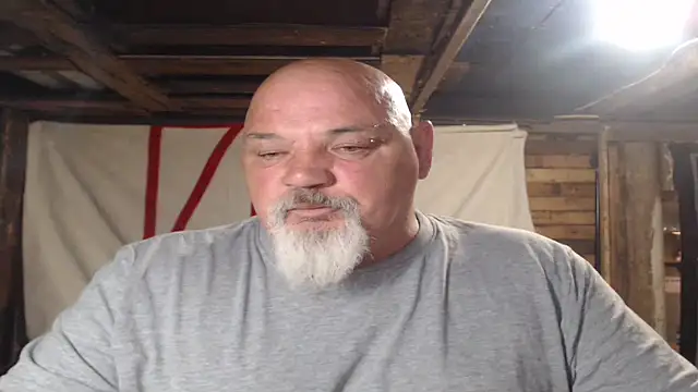 Newfiesausage1972 online show from May 31, 2026, 10:55 pm