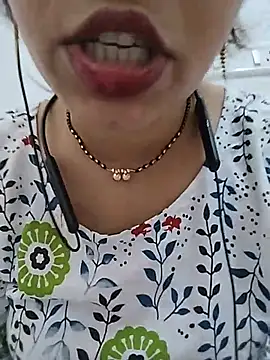 Snapshot of Simaran_bhabhi chatting on June 4, 2026, 1:11 am Simaran bhabhi online show from June 4, 2026, 1:11 am