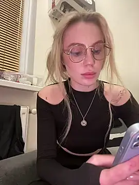 meanexx online show from December 7, 2024, 9:55 pm