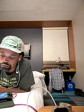 1BeautyN1Beast online show from October 1, 2025, 11:33 pm