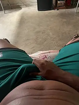 julio9679 online show from January 13, 2026, 2:33 pm