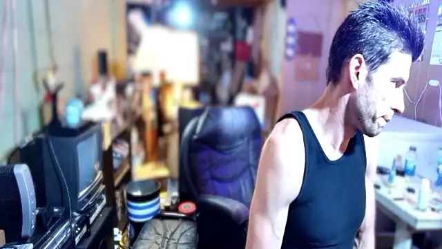 Snapshot of savageconfidence chatting on October 15, 2025, 8:58 am savageconfidence online show from October 15, 2025, 8:58 am