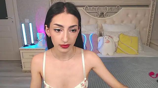 Lina Robbins online show from June 4, 2026, 11:00 pm