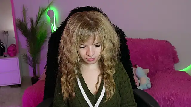 Eva Rosec online show from December 2, 2025, 9:03 am