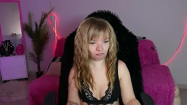 Eva Rosec online show from December 5, 2025, 9:51 am