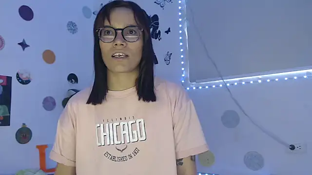 Yaumiko online show from January 22, 2025, 4:44 pm