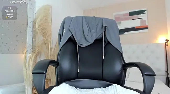 Snapshot of LOISE-XX chatting on January 4, 2025, 6:52 am LOISE-XX online show from January 4, 2025, 6:52 am