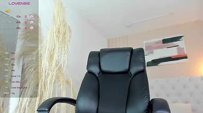 Snapshot of LOISE-XX chatting on January 19, 2025, 11:56 am LOISE-XX online show from January 19, 2025, 11:56 am