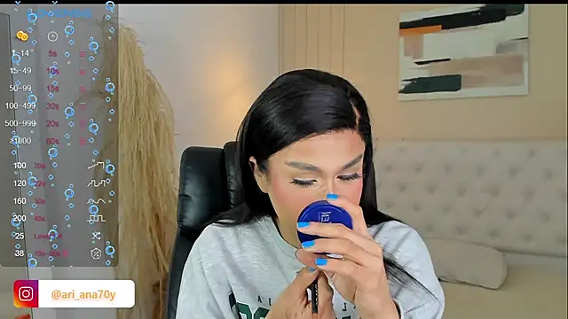 Snapshot of LOISE-XX chatting on November 14, 2025, 6:56 am LOISE-XX online show from November 14, 2025, 6:56 am