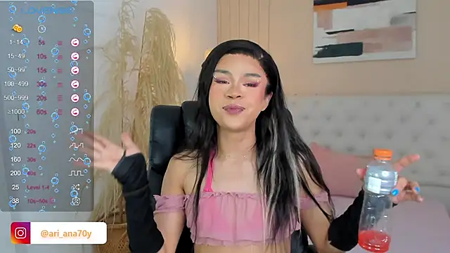 Snapshot of LOISE-XX chatting on November 16, 2025, 7:03 am LOISE-XX online show from November 16, 2025, 7:03 am