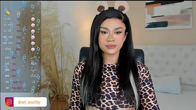 Snapshot of LOISE-XX chatting on November 25, 2025, 7:30 am LOISE-XX online show from November 25, 2025, 7:30 am