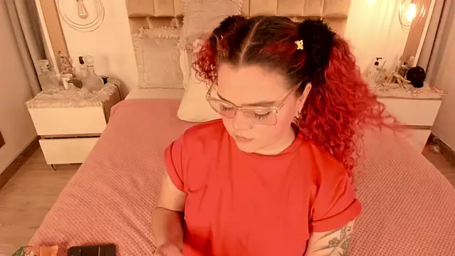 Twwiiggy online show from February 7, 2025, 8:10 pm