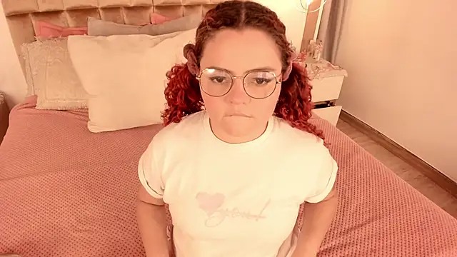 Twwiiggy online show from February 15, 2025, 8:01 pm