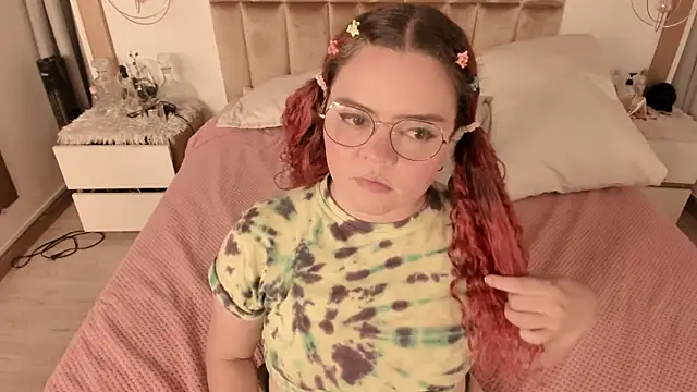 Twwiiggy online show from March 17, 2025, 3:14 am