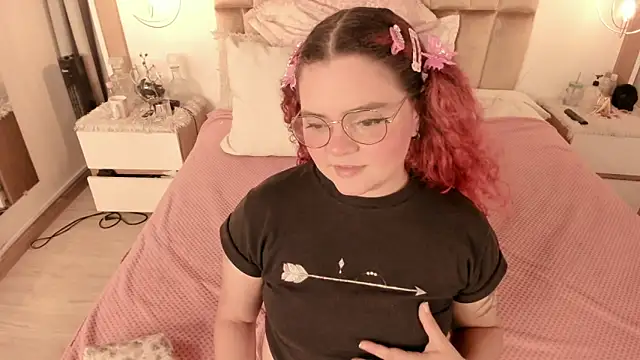 Twwiiggy online show from March 18, 2025, 8:04 pm