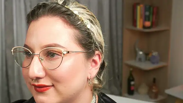 Ximenna Cruz online show from April 3, 2026, 8:51 pm