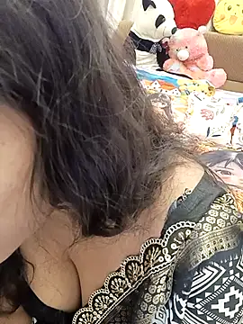 Snapshot of Divya_girl chatting on June 17, 2026, 11:56 am Divya girl online show from June 17, 2026, 11:56 am
