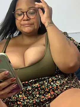 SweetLizzyBBW online show from August 4, 2026, 10:45 pm