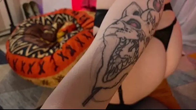 EmmyAmbros online show from April 18, 2026, 9:37 pm