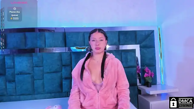 Venus velez  online show from January 15, 2025, 1:09 pm