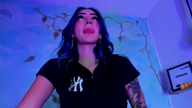 SaturnooStonee online show from April 2, 2026, 2:31 am