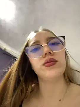 melody-dy online show from February 18, 2025, 9:09 pm