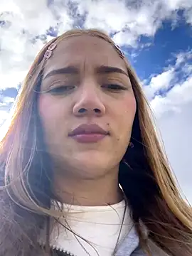 melody-dy online show from September 12, 2025, 9:04 pm