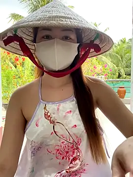 BabyThree  online show from November 11, 2025, 8:14 am